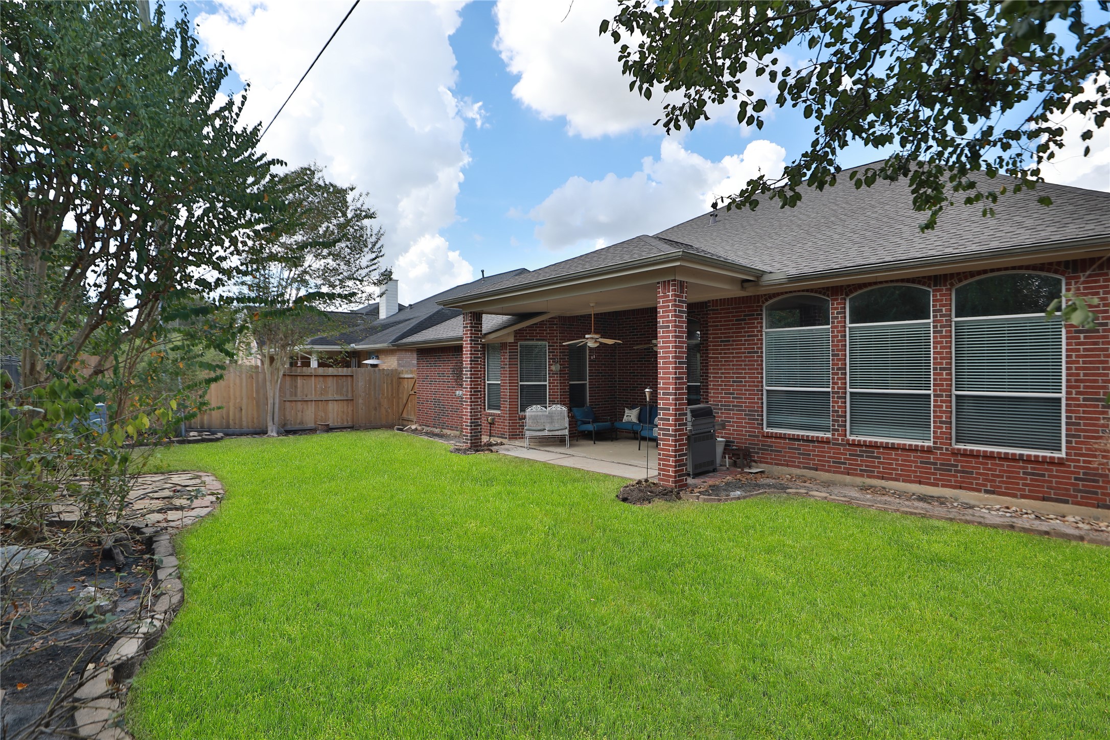 6611 Knollbridge Lane Spring, TX 77379 - Photo 29 of 40 a view of a house with a yard and sitting area