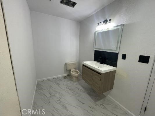 4797 Marklee Road Mariposa, CA 95338 - Photo 11 of 21 a room with a washer and dryer