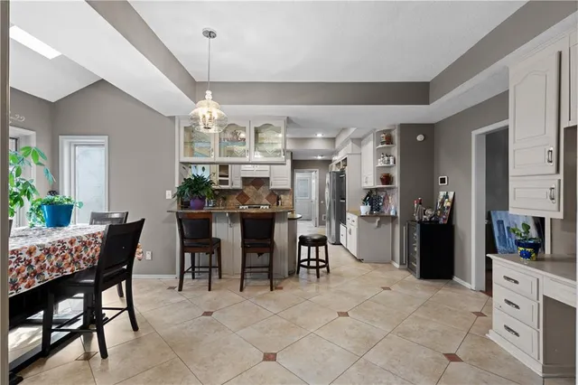 $574,999 | 132 The Woodlands Drive, Gladstone, MO 64119