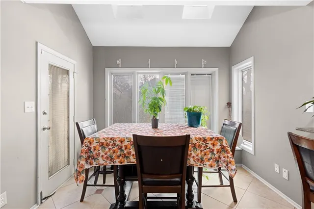 $574,999 | 132 The Woodlands Drive, Gladstone, MO 64119