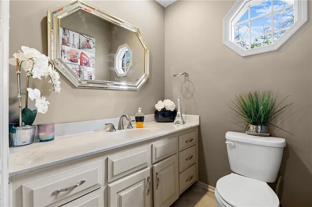 $574,999 | 132 The Woodlands Drive, Gladstone, MO 64119