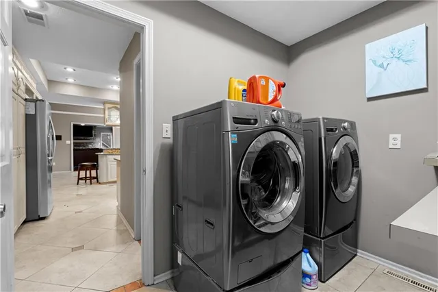 $574,999 | 132 The Woodlands Drive, Gladstone, MO 64119