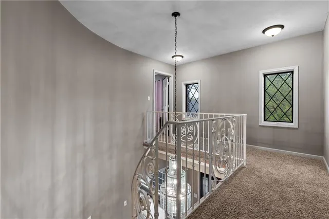 $574,999 | 132 The Woodlands Drive, Gladstone, MO 64119