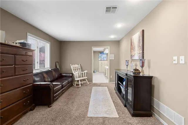 $574,999 | 132 The Woodlands Drive, Gladstone, MO 64119