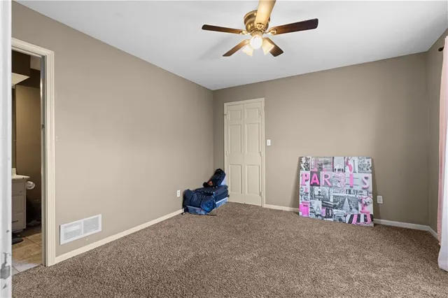 $574,999 | 132 The Woodlands Drive, Gladstone, MO 64119