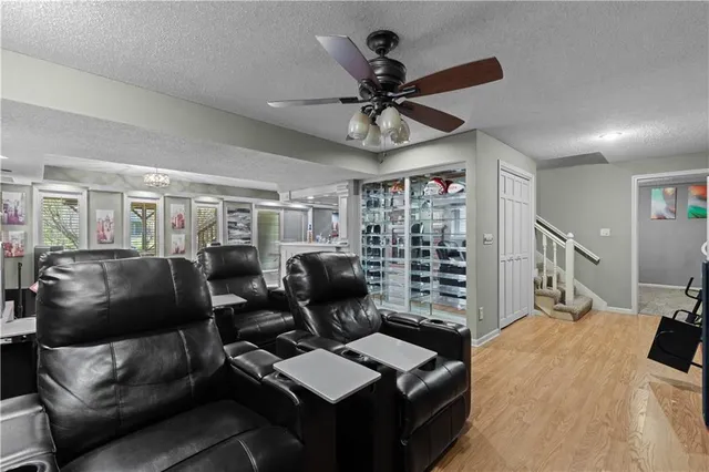 $574,999 | 132 The Woodlands Drive, Gladstone, MO 64119