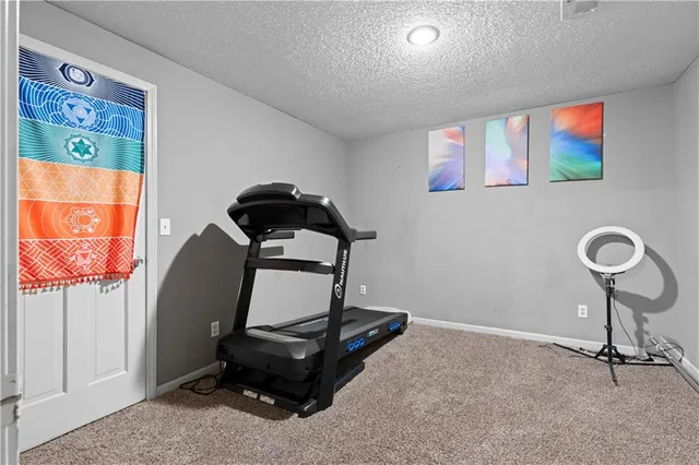 $574,999 | 132 The Woodlands Drive, Gladstone, MO 64119