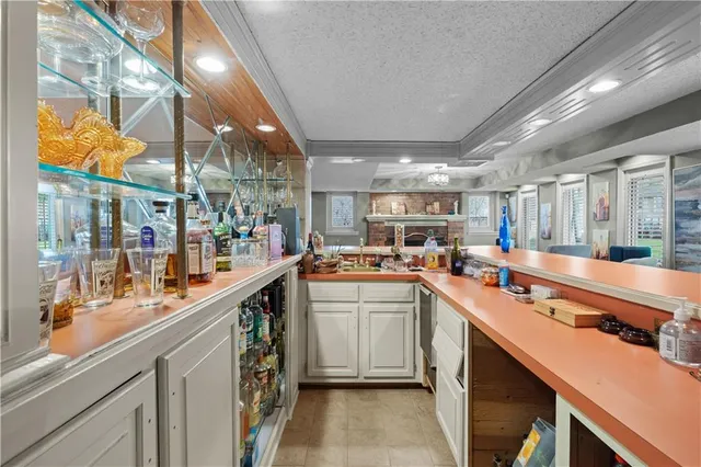 $574,999 | 132 The Woodlands Drive, Gladstone, MO 64119