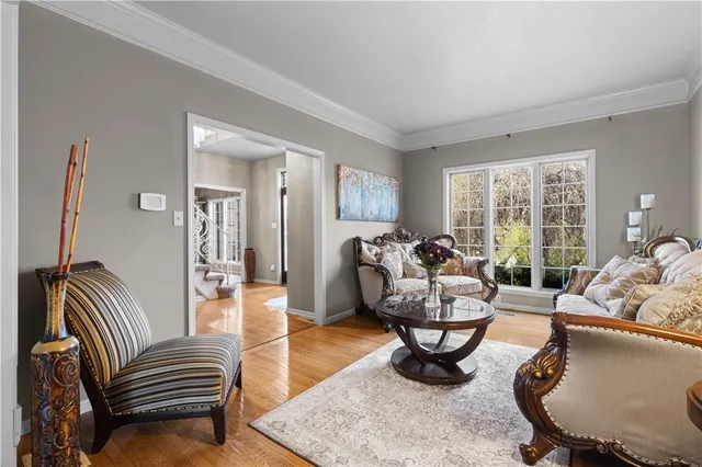 $574,999 | 132 The Woodlands Drive, Gladstone, MO 64119