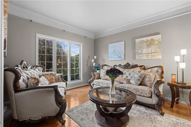 $574,999 | 132 The Woodlands Drive, Gladstone, MO 64119