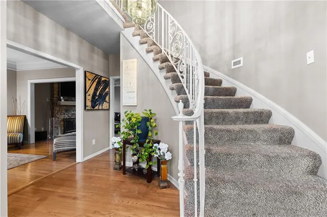 $574,999 | 132 The Woodlands Drive, Gladstone, MO 64119