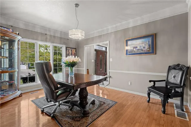 $574,999 | 132 The Woodlands Drive, Gladstone, MO 64119