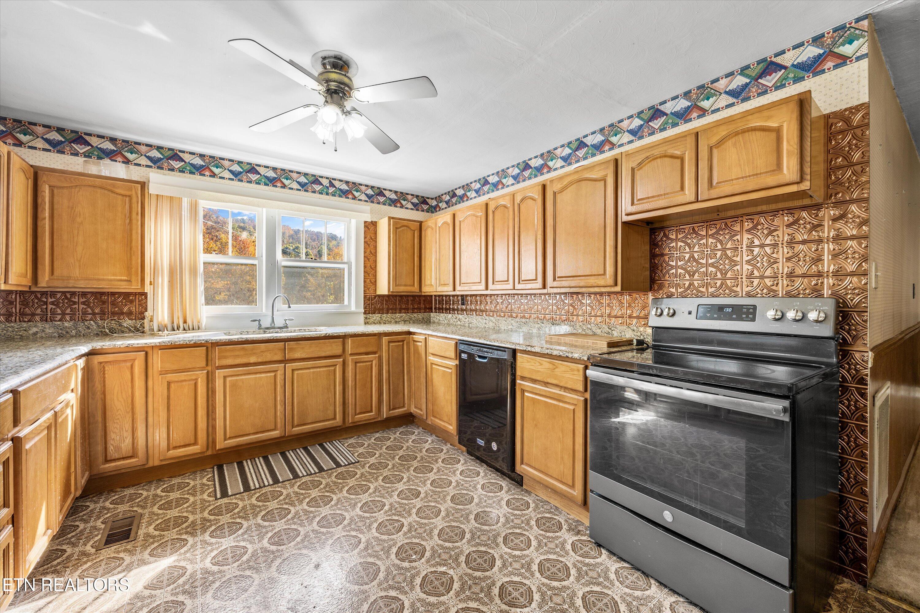 266 County Road 293 Philadelphia, TN 37846 - Photo 11 of 36 12-266 Co Rd 294 21