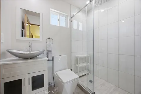 $4,800 | 5606 White Oak Avenue, Encino, CA 91316