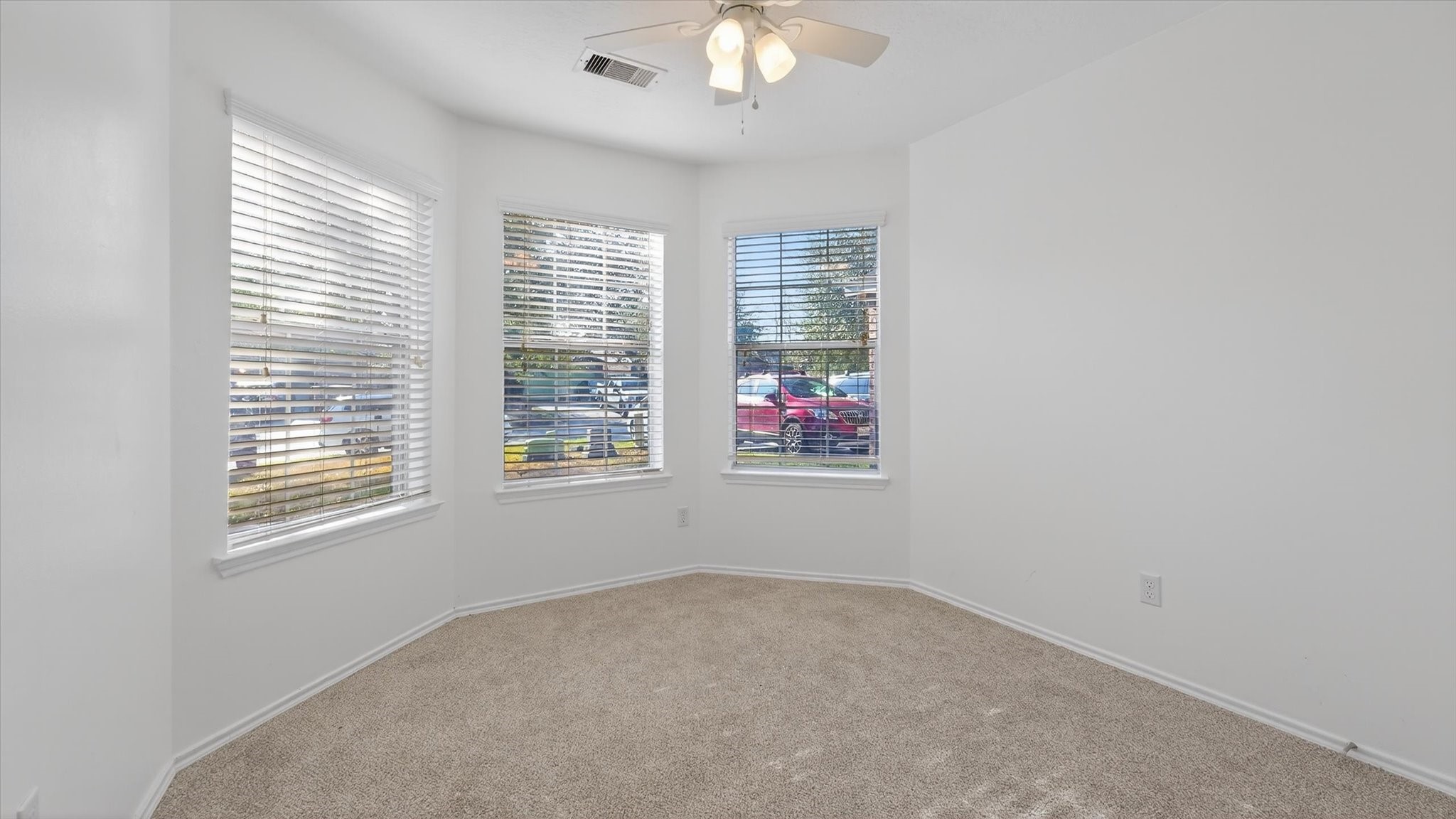 9747 Gulfstream Conroe, TX 77303 - Photo 12 of 37