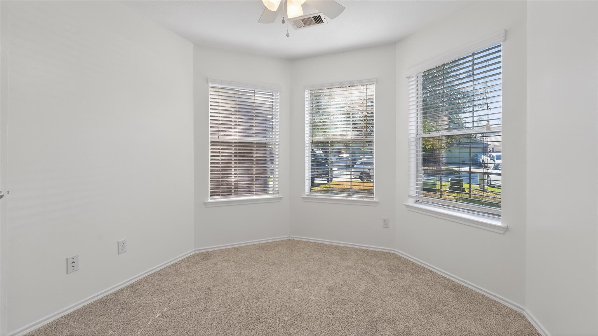 9747 Gulfstream Conroe, TX 77303 - Photo 13 of 37