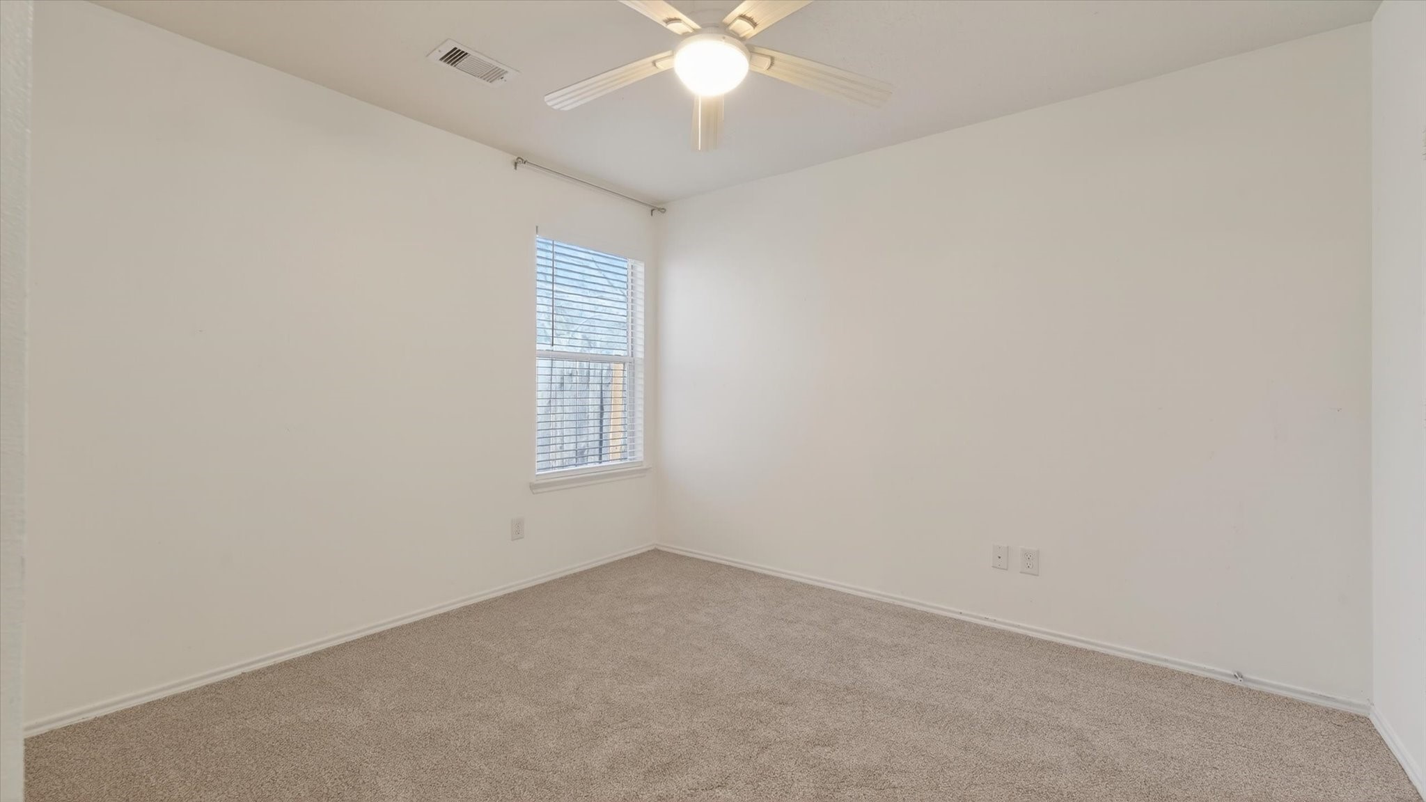 9747 Gulfstream Conroe, TX 77303 - Photo 14 of 37