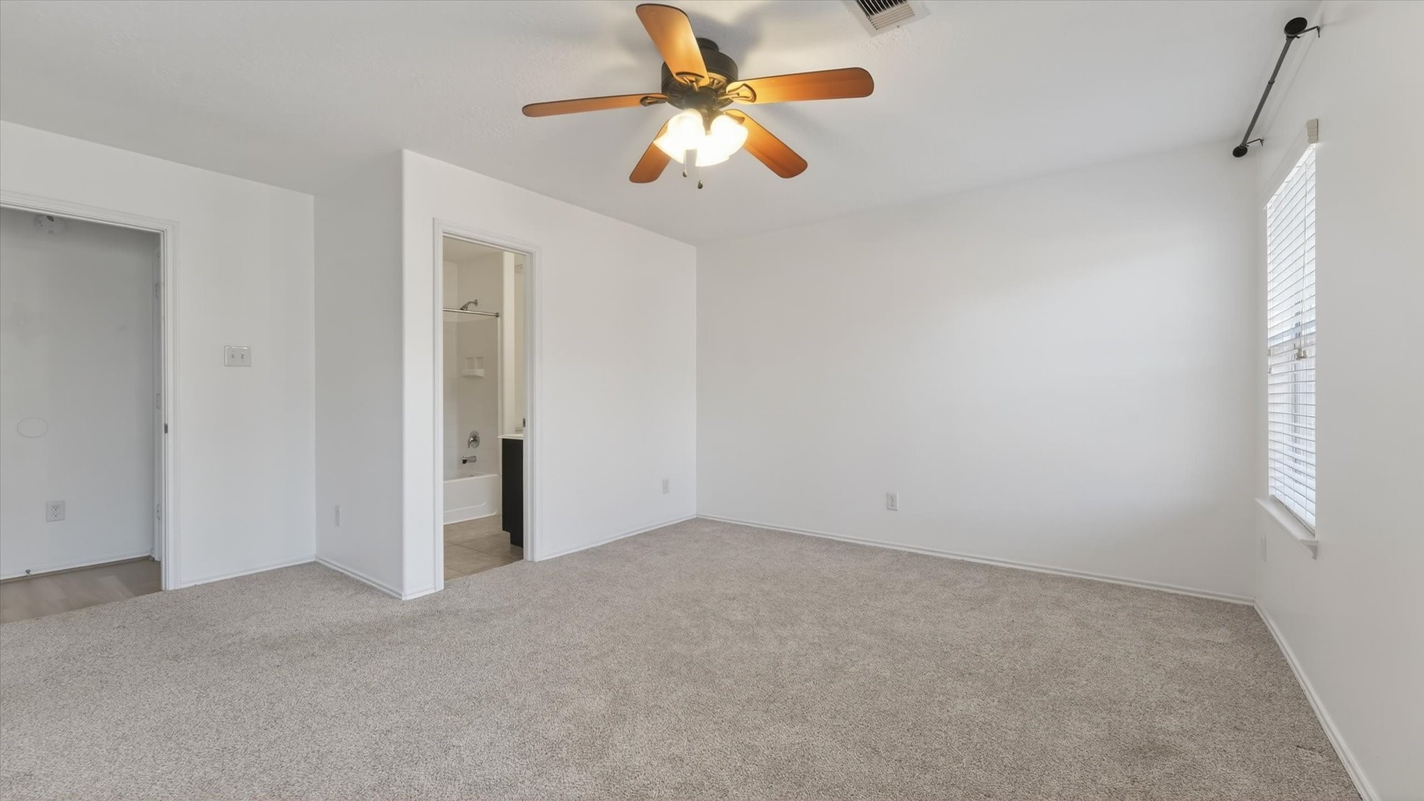 9747 Gulfstream Conroe, TX 77303 - Photo 17 of 37