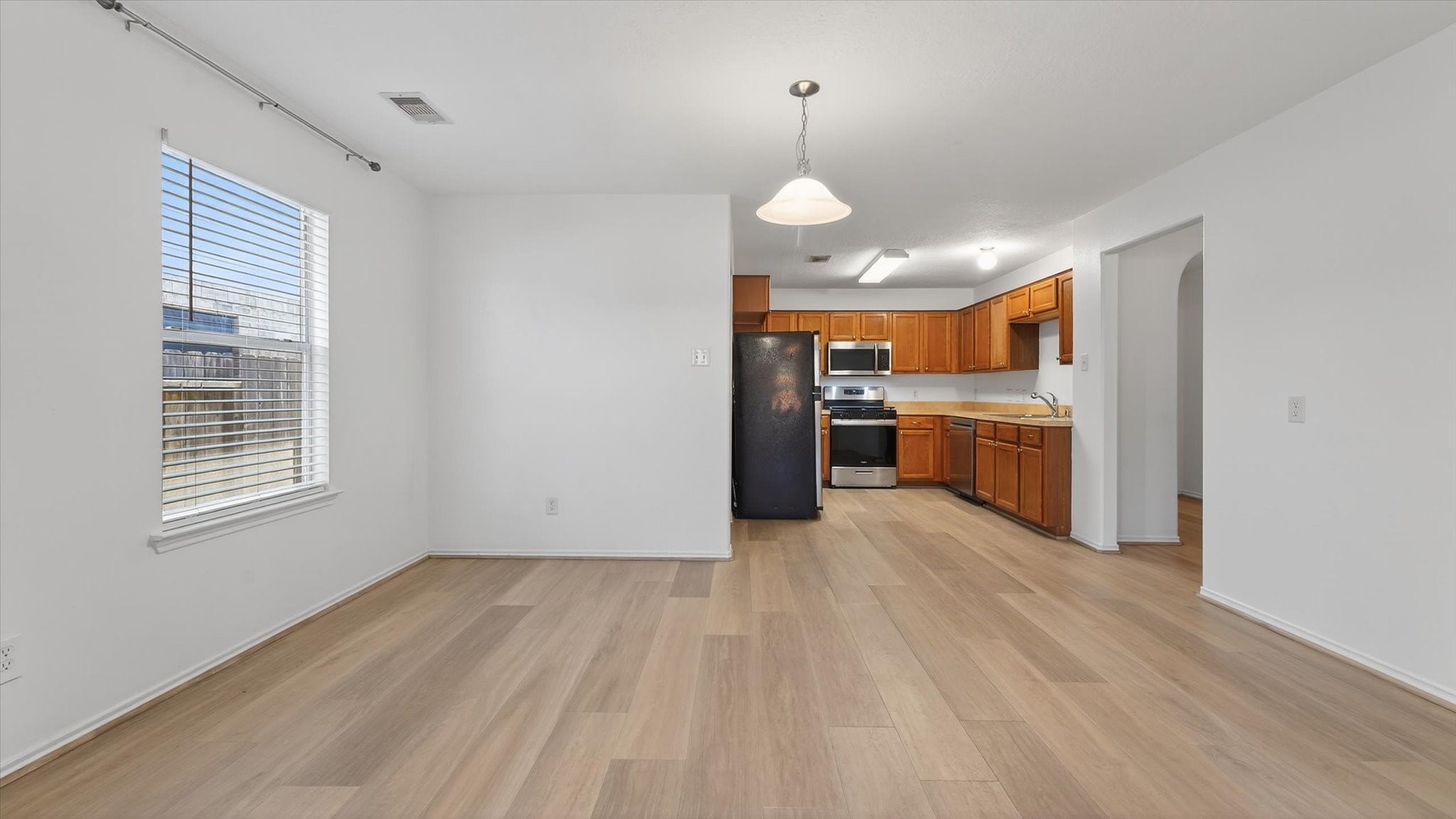 9747 Gulfstream Conroe, TX 77303 - Photo 7 of 37