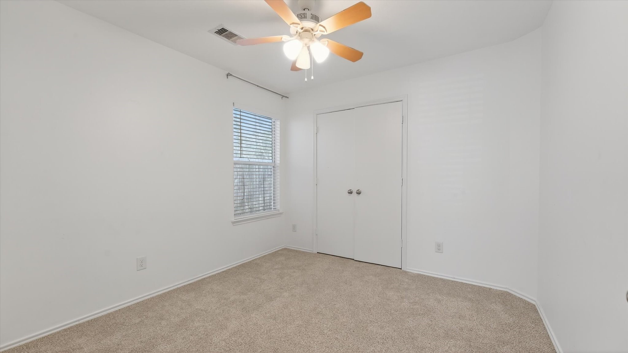 9747 Gulfstream Conroe, TX 77303 - Photo 8 of 37