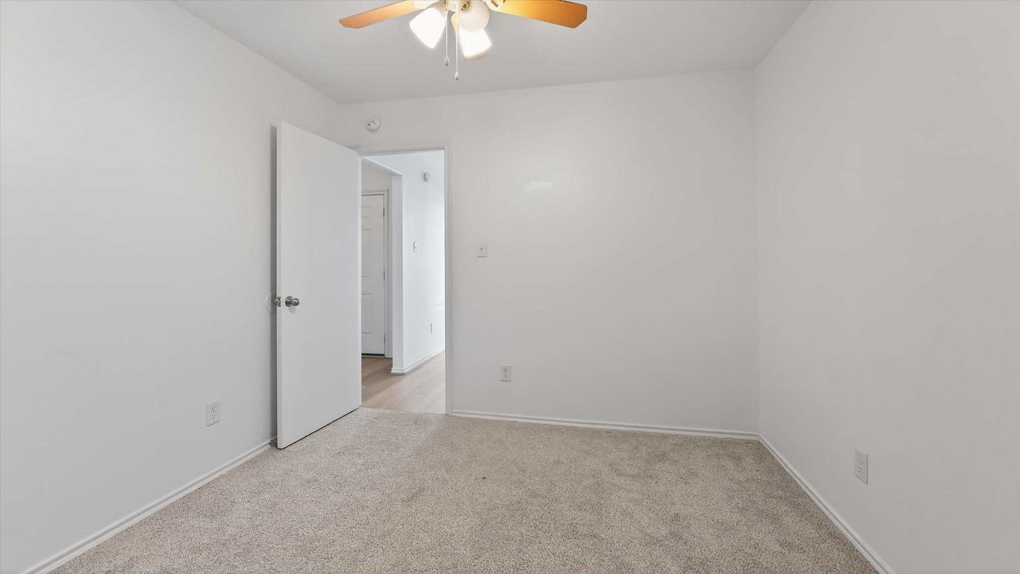 9747 Gulfstream Conroe, TX 77303 - Photo 9 of 37