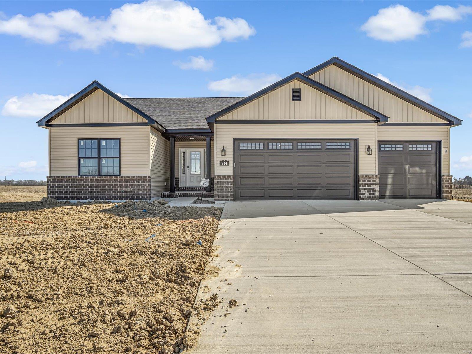 944 Forbs Drive Waterloo, IL 62298 - Photo 1 of 5 Gallery Image 1