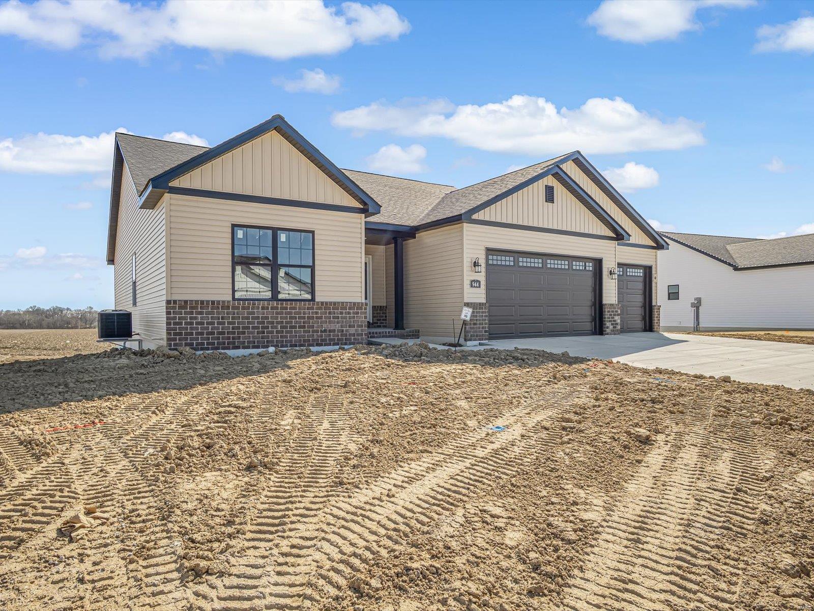 944 Forbs Drive Waterloo, IL 62298 - Photo 2 of 5 Gallery Image 2