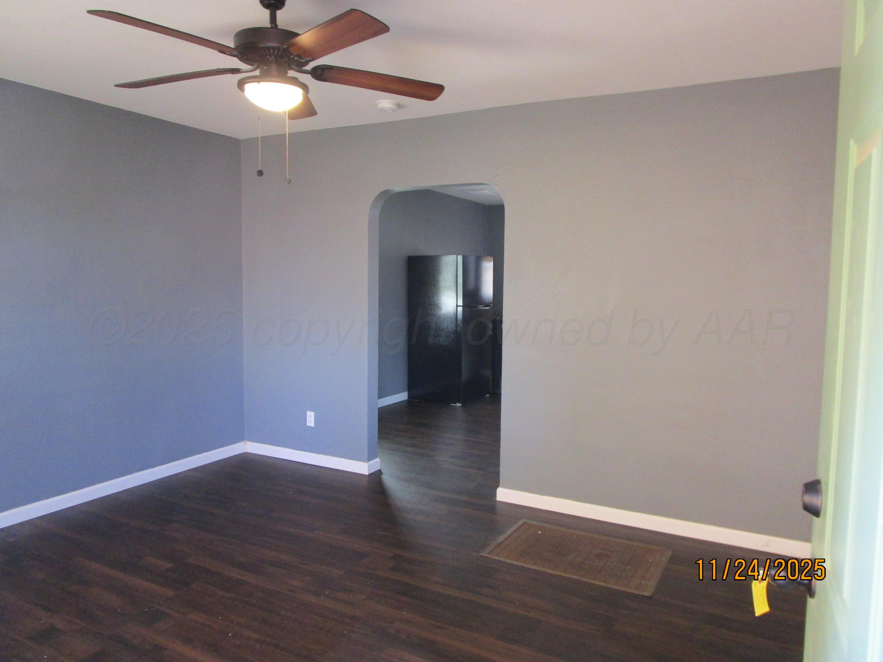 415 North Harvey Street, Unit 12 Borger, TX 79007 - Photo 2 of 8 Living Room
