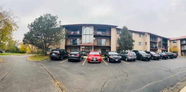 $2,100 | 21w400 North Avenue, Unit 83, Lombard, IL 60148
