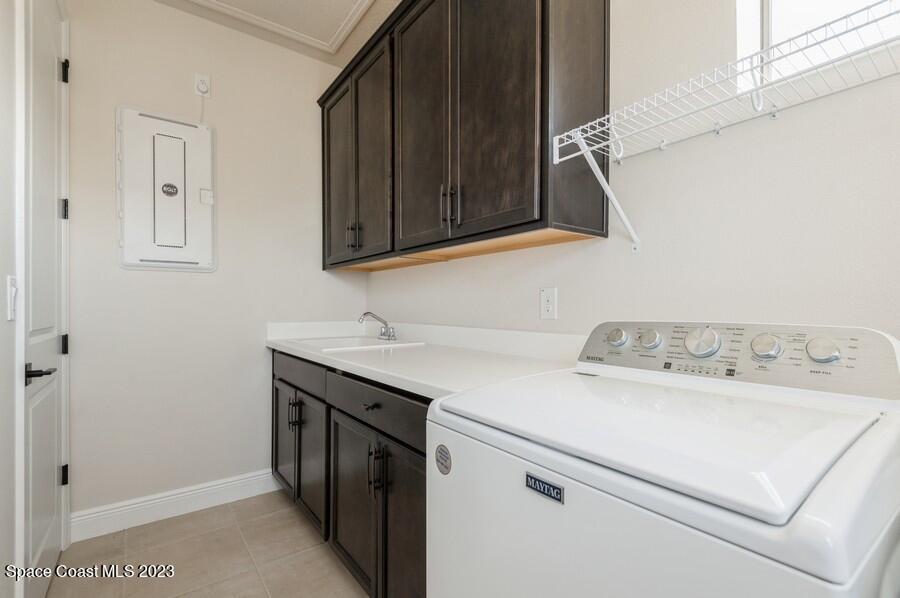 8072 Rungsted Lane Melbourne, FL 32940 - Photo 36 of 59 a utility room with dryer and washer