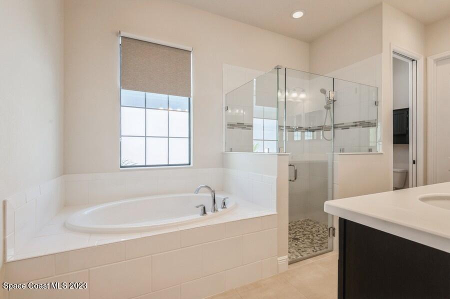 8072 Rungsted Lane Melbourne, FL 32940 - Photo 55 of 59 a bathroom with a bathtub and a sink