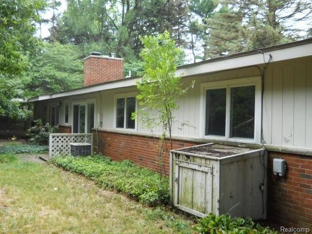 225 Whims Court Rochester, MI 48306 - Photo 2 of 11 7-28a 010