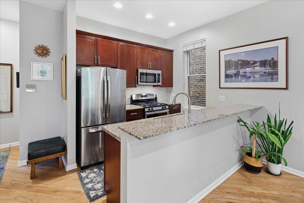 1464 West Grace Street, Unit 2F Chicago, IL 60613 - Photo 7 of 19 Gallery Image 7