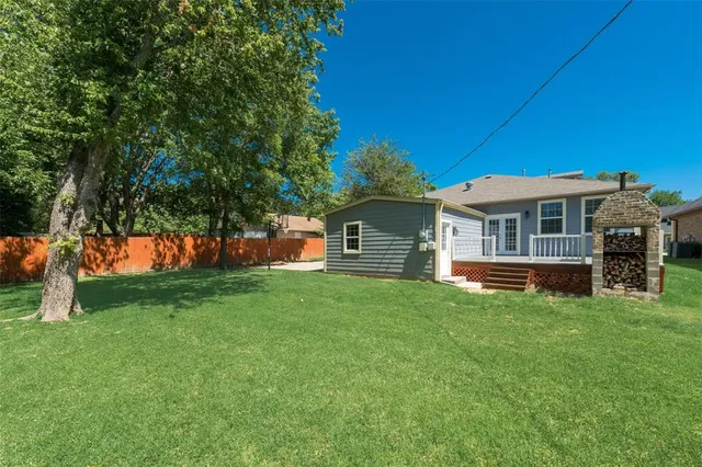 a view of a house with a big yard