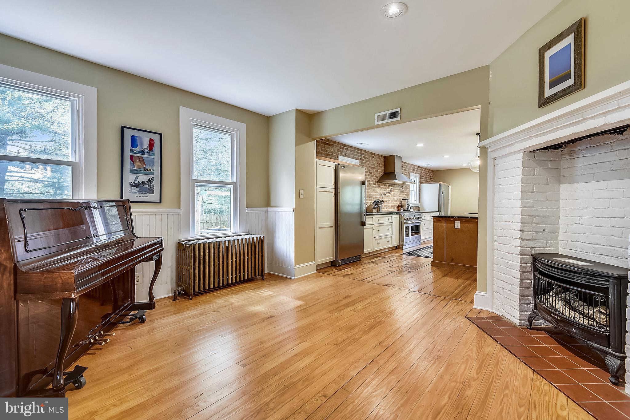 528 Wilson Road Annapolis, MD 21401 - Photo 21 of 90 Sitting room open to kitchen