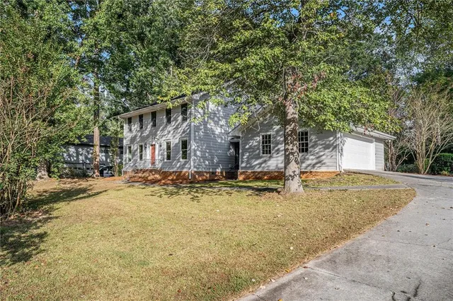 a view of a house with basketball court