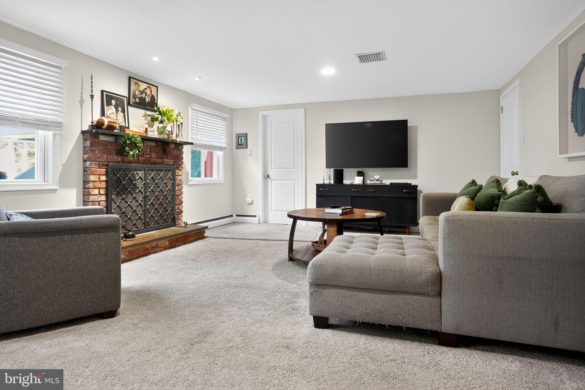 376 Meadowbrook Road North Wales, PA 19454 - Photo 5 of 28 Family Room