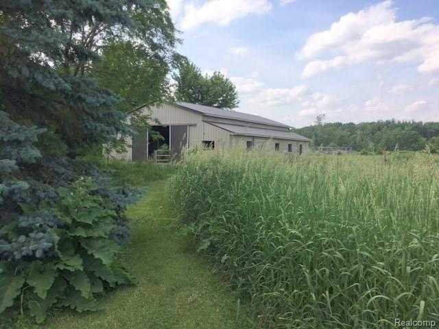 3874 Peters Road Columbiaville, MI 48421 - Photo 16 of 28 16 - Horsebarn Outside.JPG