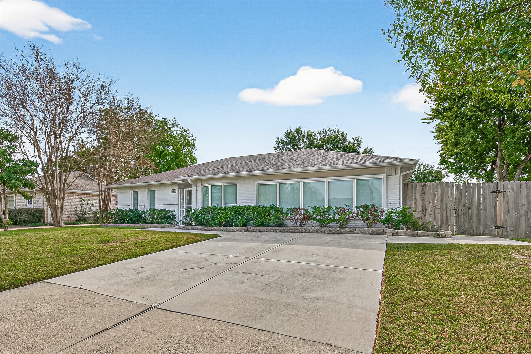 10823 Sandstone Street Houston, TX 77072 - Photo 3 of 43