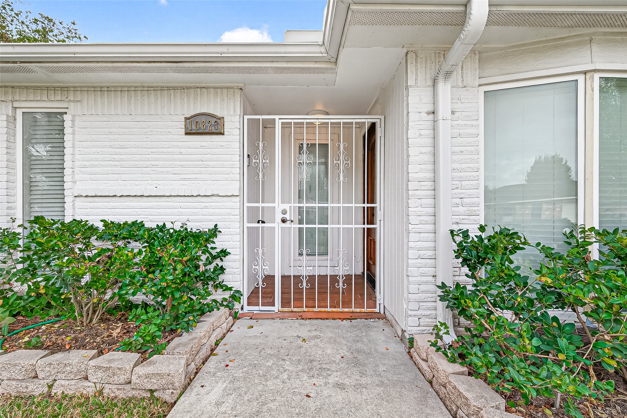 10823 Sandstone Street Houston, TX 77072 - Photo 4 of 43