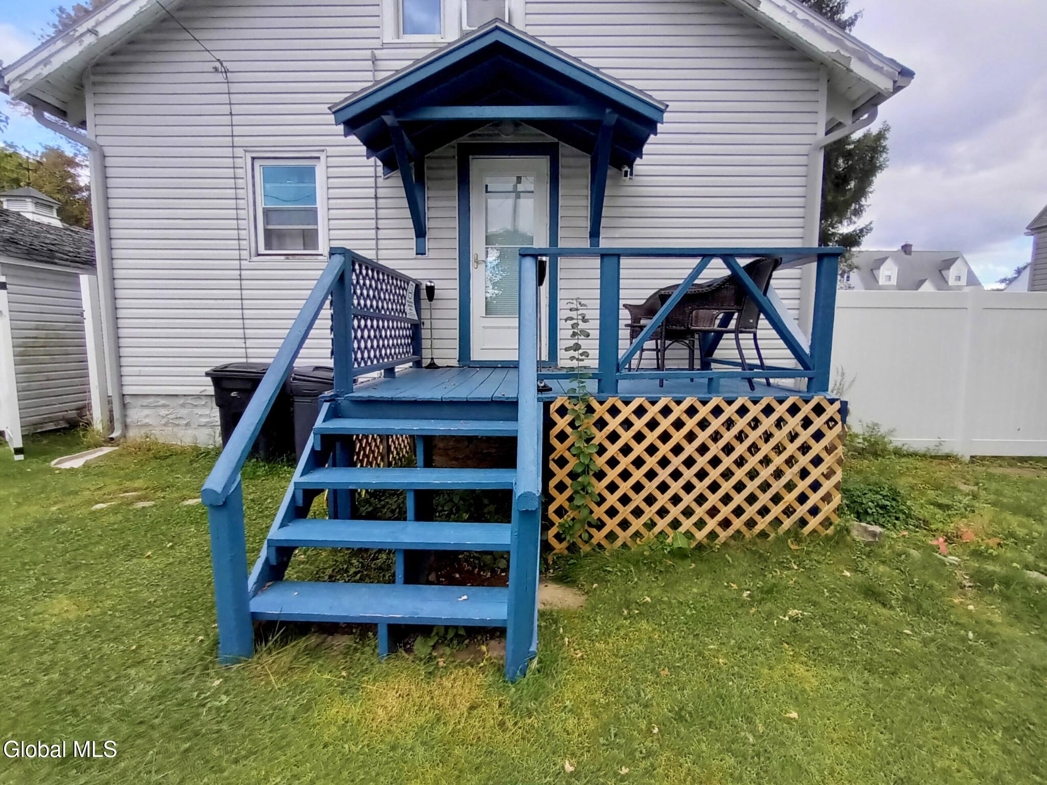 27 Pershing Avenue Rensselaer, NY 12144 - Photo 4 of 19 7566590763974601578