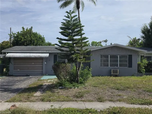 $1,800 | 33 Broadway Circle, Fort Myers, FL 33901