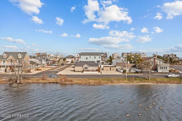 a view of residential houses with outdoor space