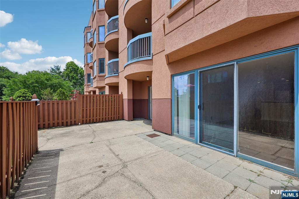 302 Chase Court, Unit 302 Edgewater, NJ 07020 - Photo 23 of 46