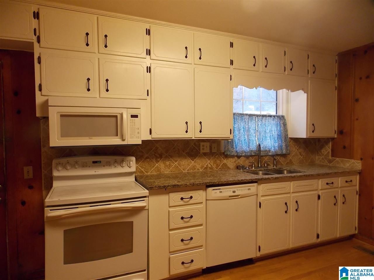 1114 Lincoln Avenue Oneonta, AL 35121 - Photo 4 of 20