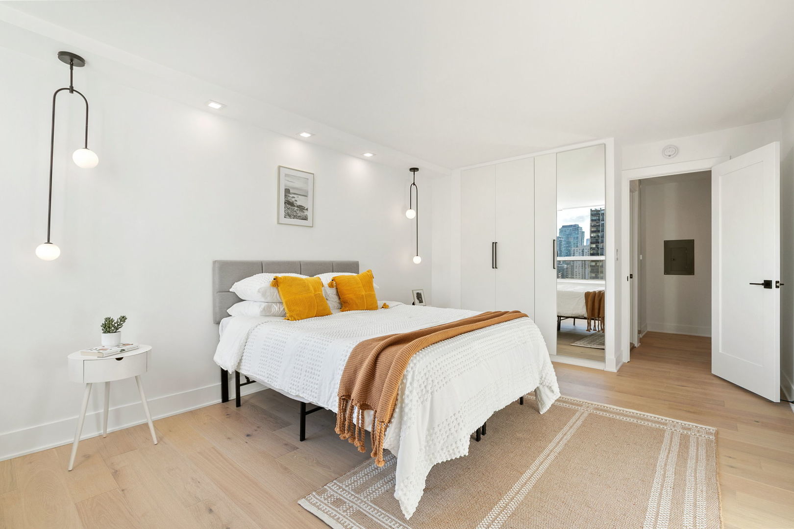 1460 North Sandburg Terrace, Unit 2001A Chicago, IL 60610 - Photo 18 of 39 a spacious bedroom with a bed and closet