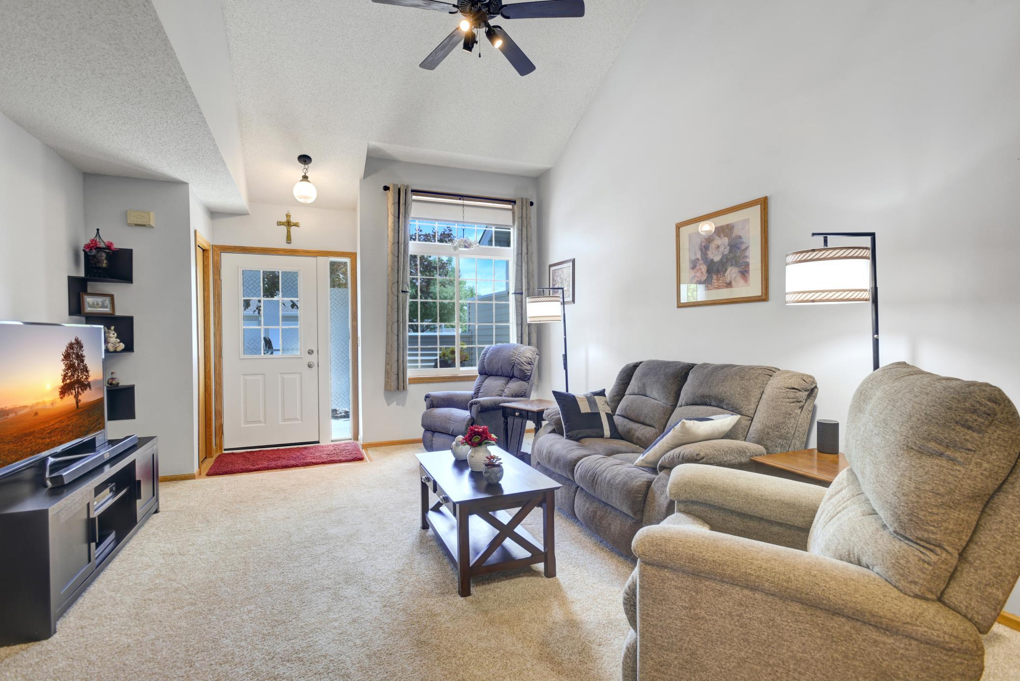 1644 Meadow Place Shakopee, MN 55379 - Photo 4 of 24