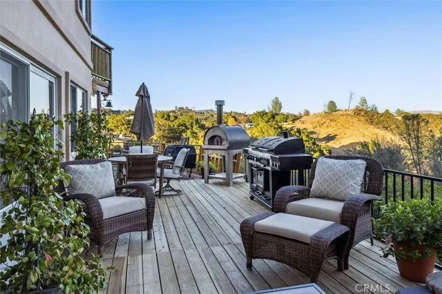 a house view with a outdoor space