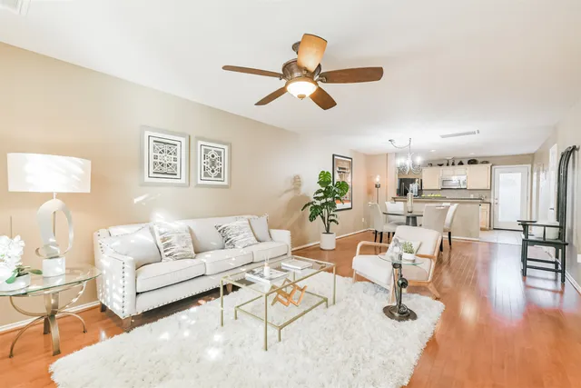 $330,000 | 718 Redwing Pl Drive, Houston, TX 77009