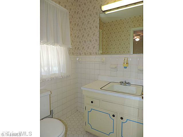 3210 Pine Needles Road High Point, NC 27265 - Photo 16 of 16 Bath.